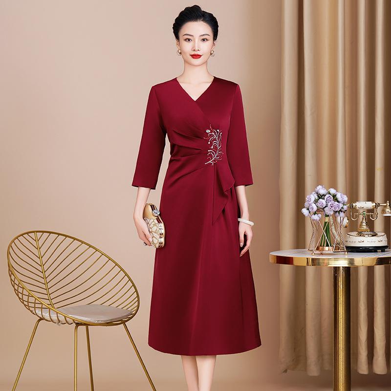High-End Mother's Wedding Banquet Dress, V-Neck Dress, Plus Size, Mother-In-Law's Wedding Banquet Attire, Toast Dress, 2026 New Year Style