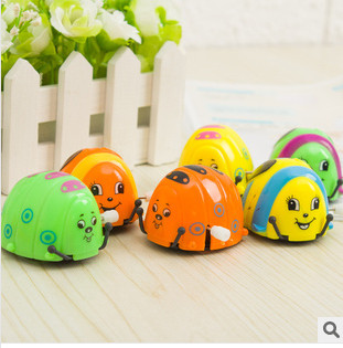 Super cute Q version of the clockwork ladybug walking rotating somersaults of the clockwork beetle