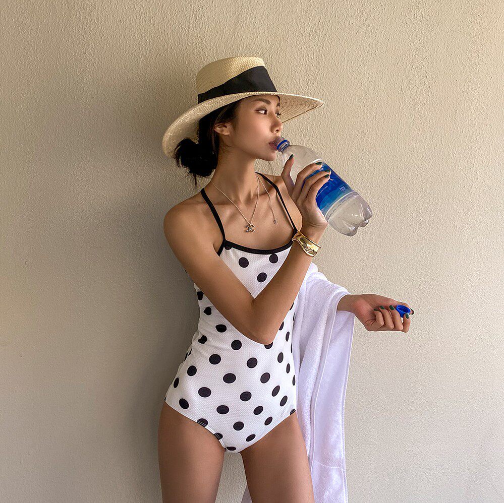 2021 Sexy Tight Backless Retro Polka Dot Swimsuit Female Korean Version Small Fresh Covering Meat with Chest Pad One-Piece Swimsuit