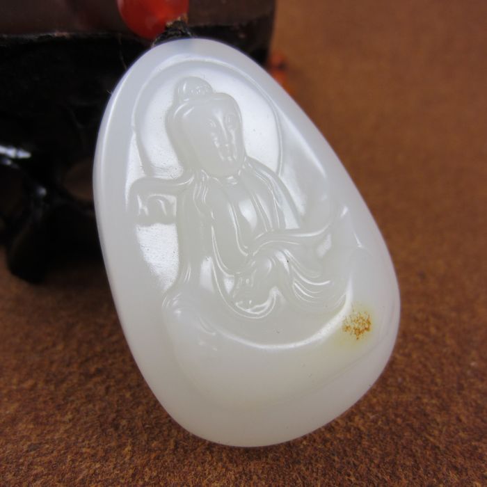 Limited-time scramble for 1 yuan to auction off Xinjiang Baiyu Guanyin pendant goat fat grade Guanyin jade brand hanging pendant men 's  
