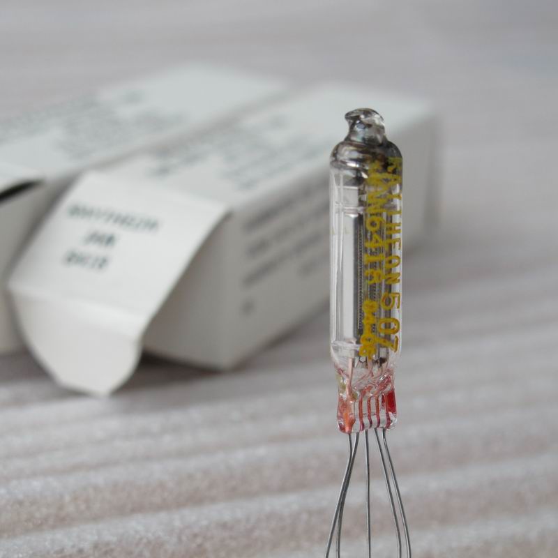 Raytheon Raytheon 6418 Micro Vacuum Tube Soft Foot Tube