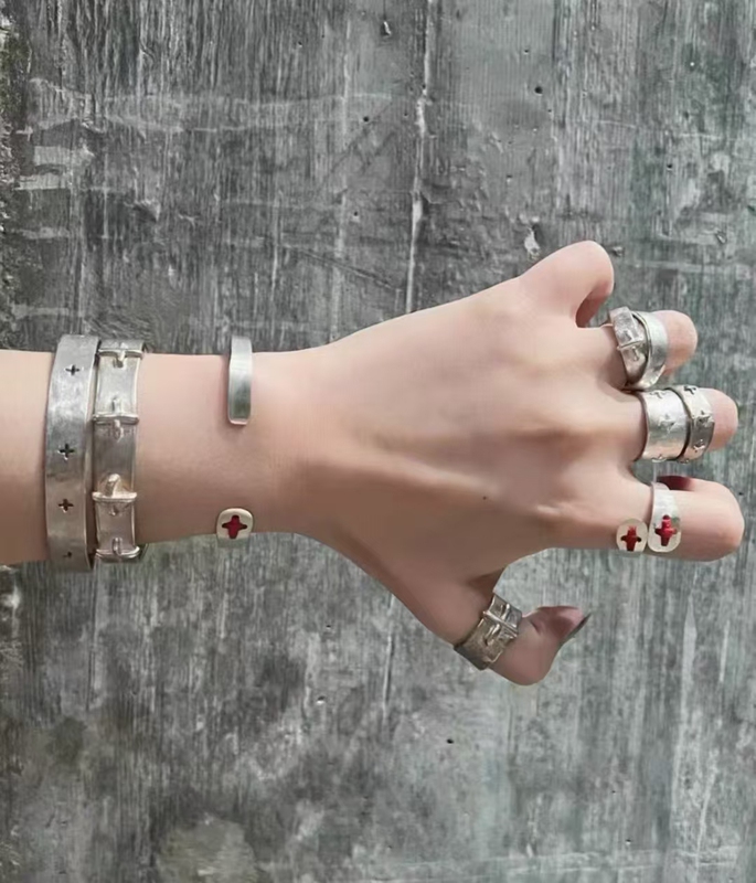 (Welfare Benefits) Yinzi's Original Ma Style Dark Avant-Garde Red Rope White Copper Silver-Plated Bracelet and Ring Set (Welfare Benefits) Yinzi's Original Ma Style Dark Avant-Garde Red Rope White Copper Silver-Plated Bracelet and Ring Set