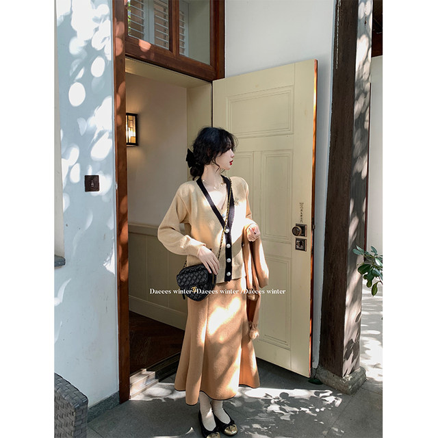 Big Eees French afternoon tea V-neck stitching fake two-piece knitted cardigan jacket Hong Kong flavor