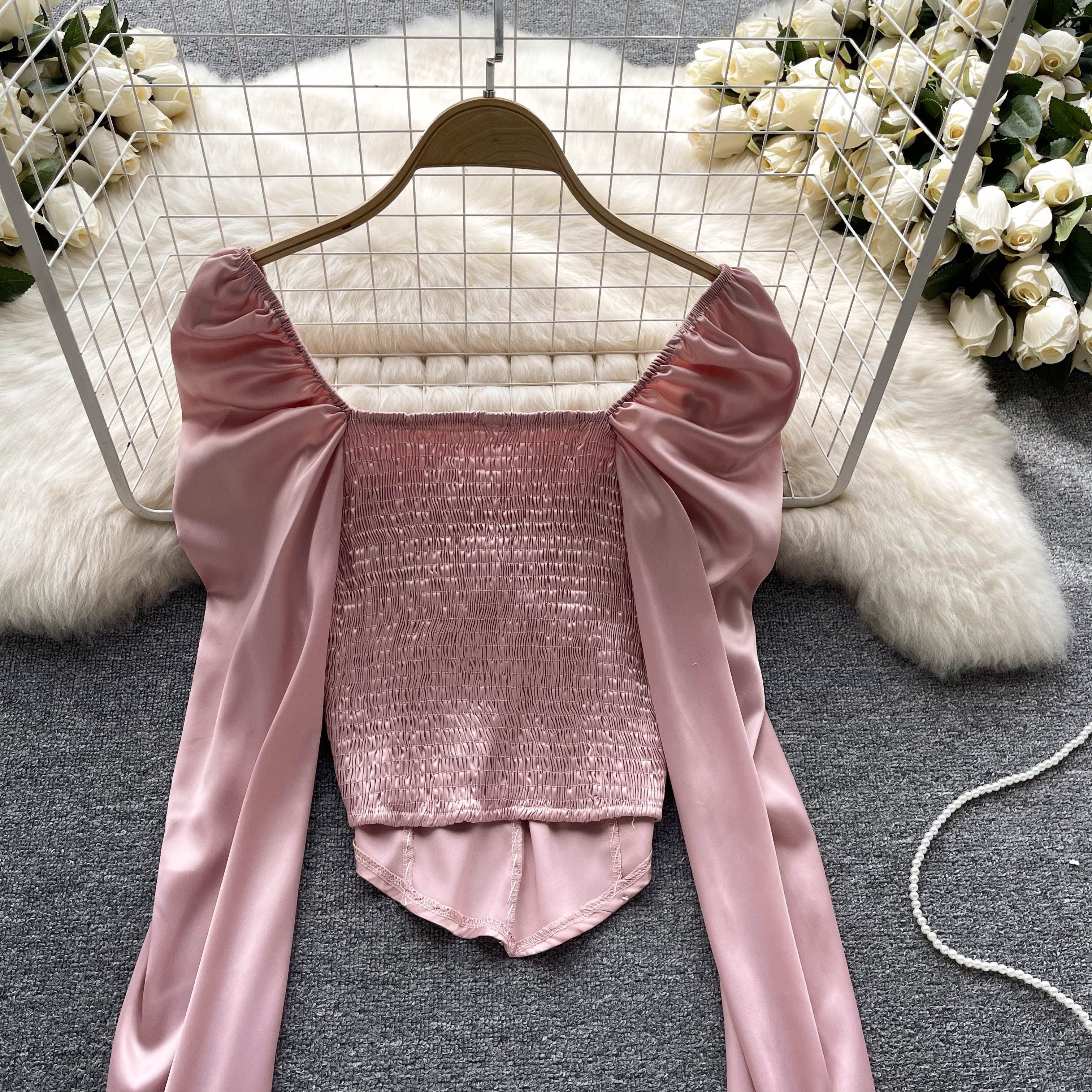 Дизайнерская осенняя рубашка, короткое термобелье, тренд сезона, рукава фонарики, квадратный вырез       