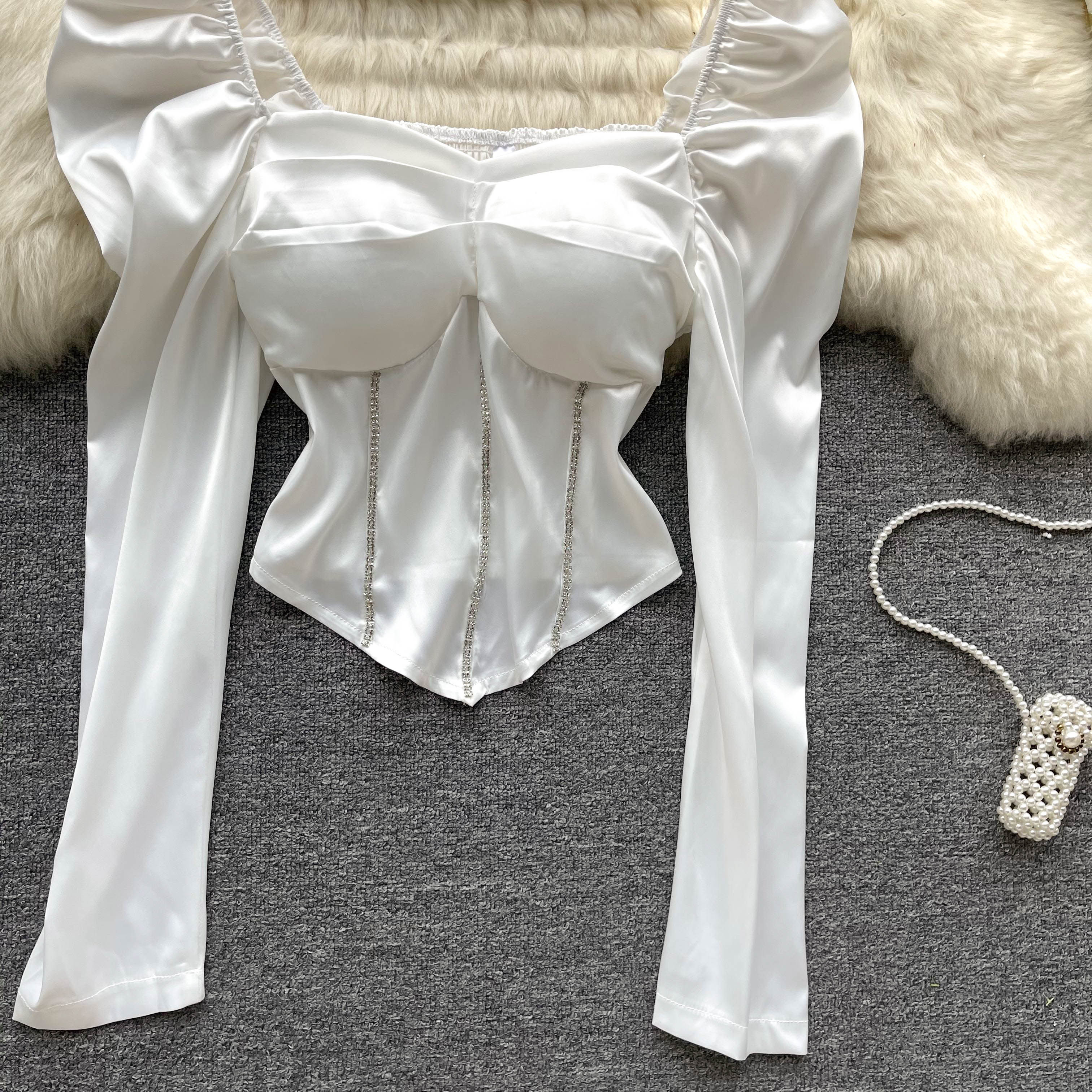 Дизайнерская осенняя рубашка, короткое термобелье, тренд сезона, рукава фонарики, квадратный вырез       