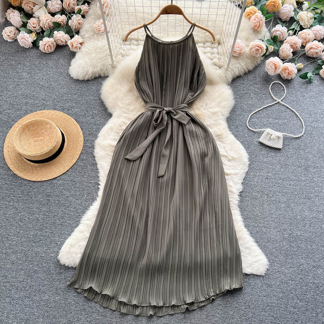 French hanging neck sleeveless strapless pleated temperament design sense niche dress women's summer large platycodon tea break skirt