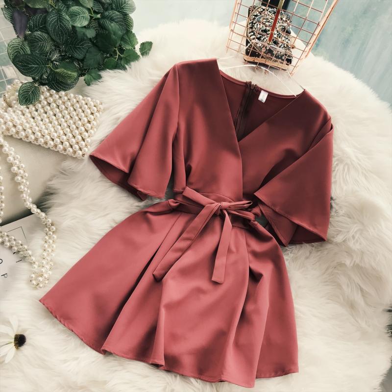 Thái lan Tide thương hiệu 2018 new chic màu tinh khiết khí V-Cổ trumpet tay áo với eo cao giảm béo ăn mặc quần phụ nữ 	váy cut eo