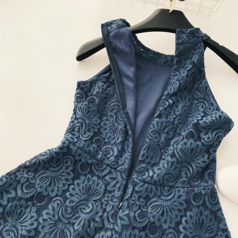 Đông Nam Á treo cổ retro ren mỏng giảm béo eo cao một từ lớn đầm đầm nhỏ váy đi lại 2018 nữ đầm chữ a trung niên