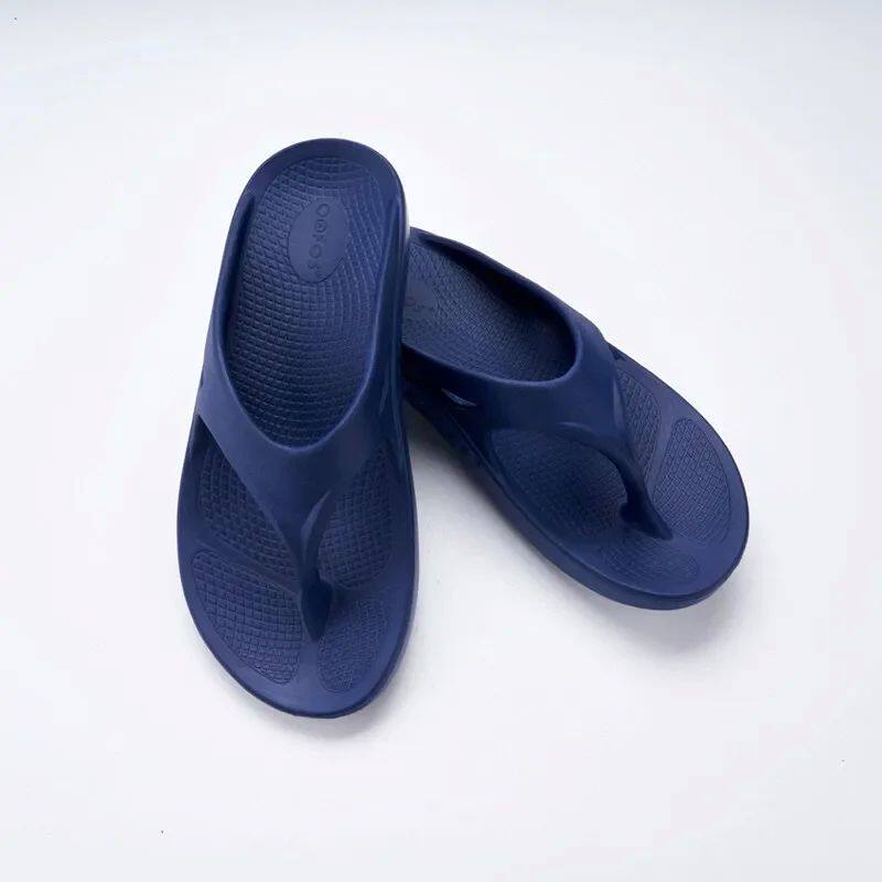 сланцы oofos original sandals - lightweight recovery shoes slippers