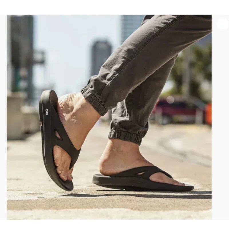 сланцы oofos original sandals - lightweight recovery shoes slippers