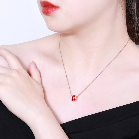 Yilu Natural Ruby Pendant Women's 18K Gold Inlaid Diamond Passepartout Pendant Colored Gemstone Necklace in Stock