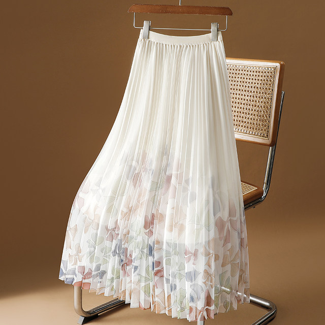 Mid-length mesh skirt commuting with A-line temperament to reduce age