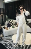 Qiao Qiao's Original C создал Scuba Full Zipper Plus Sweater