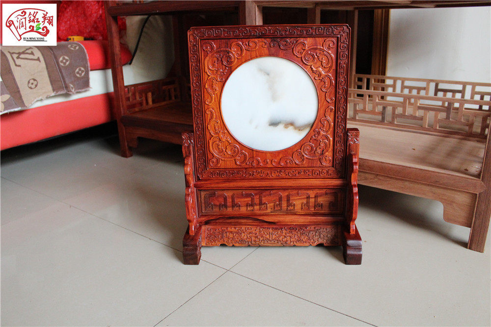 The Ming-style furniture white and sour branches in the mirror screen