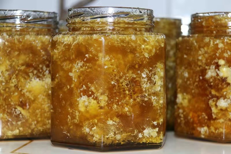 Yunnan Lincang Daxueshan wild native honey belt Fengchao Baihua honey mainly wild Gentian grass winter honey