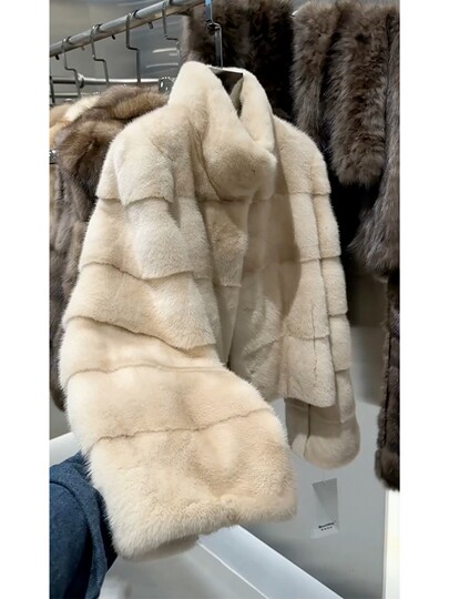 Luxuriöser, mehrlagiger Pelzmantel mit Stehkragen im Damenstil für Damen, 2025 Herbst und Winter, neuer Stil, warmer High-End-Kurzmantel