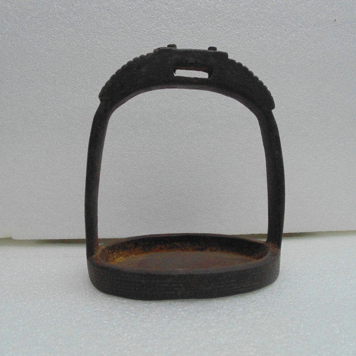 Harness culture Folk cultural relics Props Iron Qing Dynasty Iron inlaid silver wrong silver flower Single stirrup one
