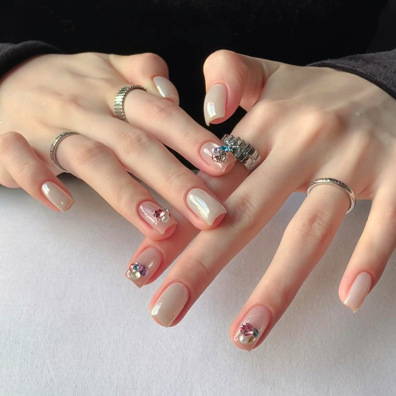 Milky White Haili Short Press-On Nails Pearl White with Rhinestones Handmade Nail Tips 2026 New High-End Korean Style ins