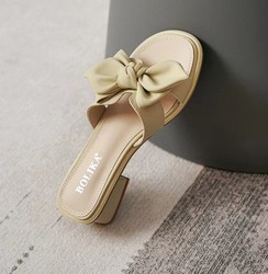 Soft -bottomed leather sweet bow sandwood female summer thick heel 2024 new off -toed low -heeled slippers women wearing sandals