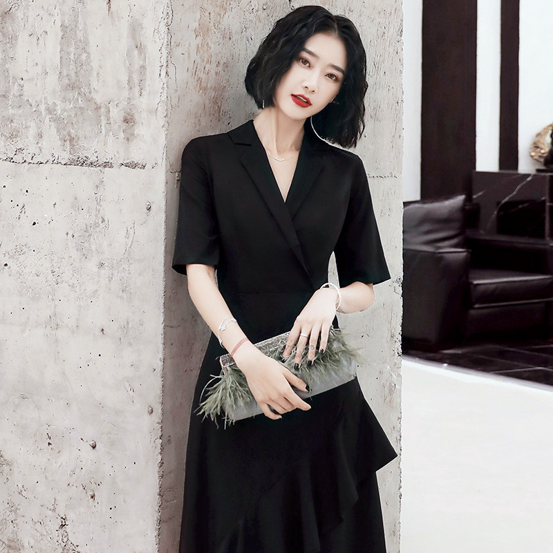 Suit evening gown lady banquets gas light extravagant and high-end famous people can normally wear black presenter foreign dress