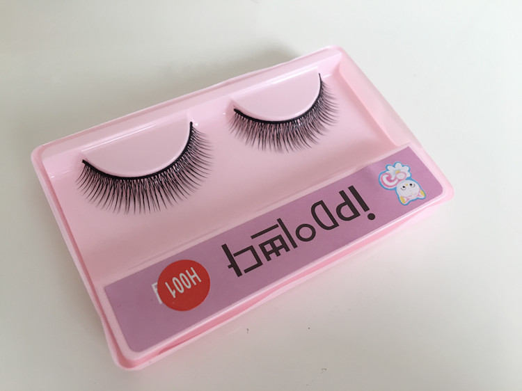 Một hộp gồm 10 cặp mèo con lông mi giả H001 tự nhiên chéo ngắn lông mi nhẹ trang điểm nude - Lông mi giả lông mi chồn