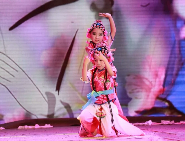 Xiaohuadan Opera Qiaohua Dan trang phục Qinger nở hoa quần áo trẻ em Bắc Kinh Opera Xiaohongniang trang phục trẻ em thời trang trẻ em cao cấp