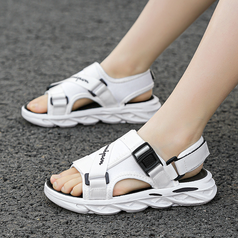 2022 New children's shoes boy slippers outside the summer wear anti - slip boy beach toe dual - use sports drag