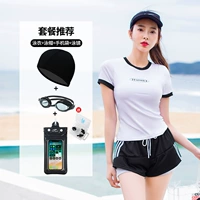 Белый купальник, мобильный телефон, носовой зажим, беруши