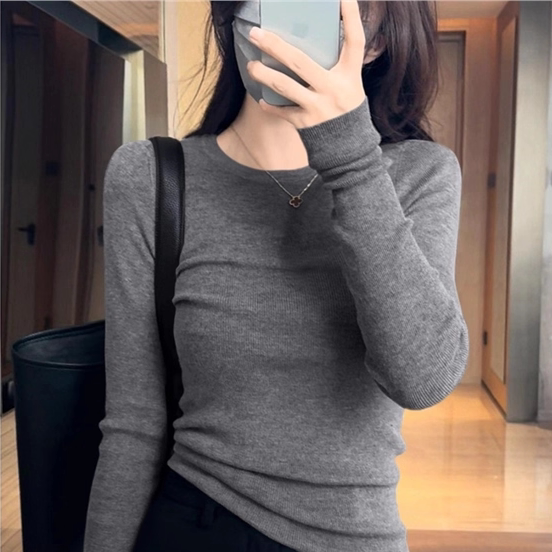 Autumn and Winter Wool Round-Neck Slim-Fit Base Shirt for Women, High-End Gray Simple Inner Wear Long-Sleeve Knit Top Low-Neck Sweater