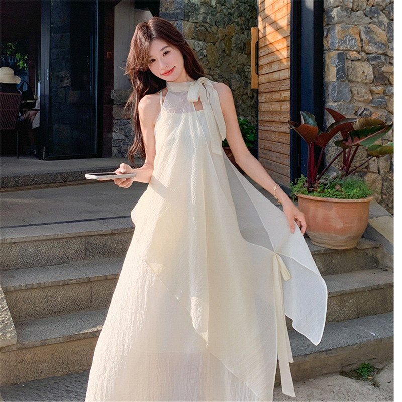 French-Style Gentle Halter Neck Long Dress for Women, White Sleeveless A-Line Dress, Loose and Slimming, Vacation Style Dress