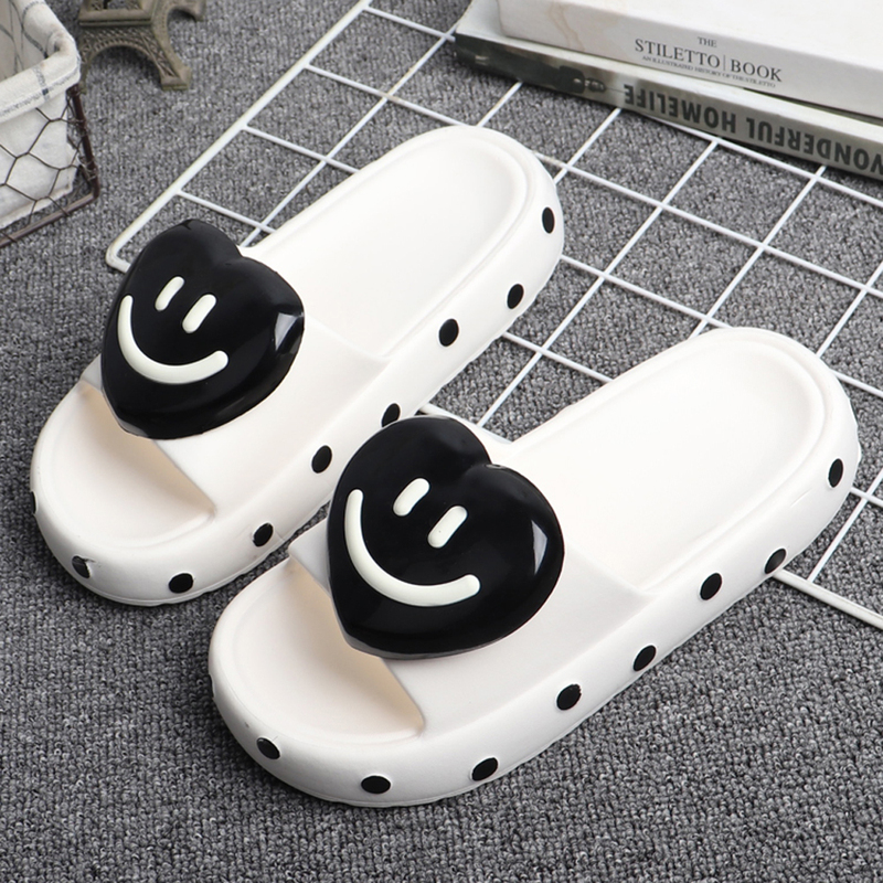 Summer Korean Style Peach Heart soft sole Slippers for Women, Lightweight, Unique, Sweet Smiley Face, Suitable for Home and Outdoor Wear, Versatile Sandals for the Beach