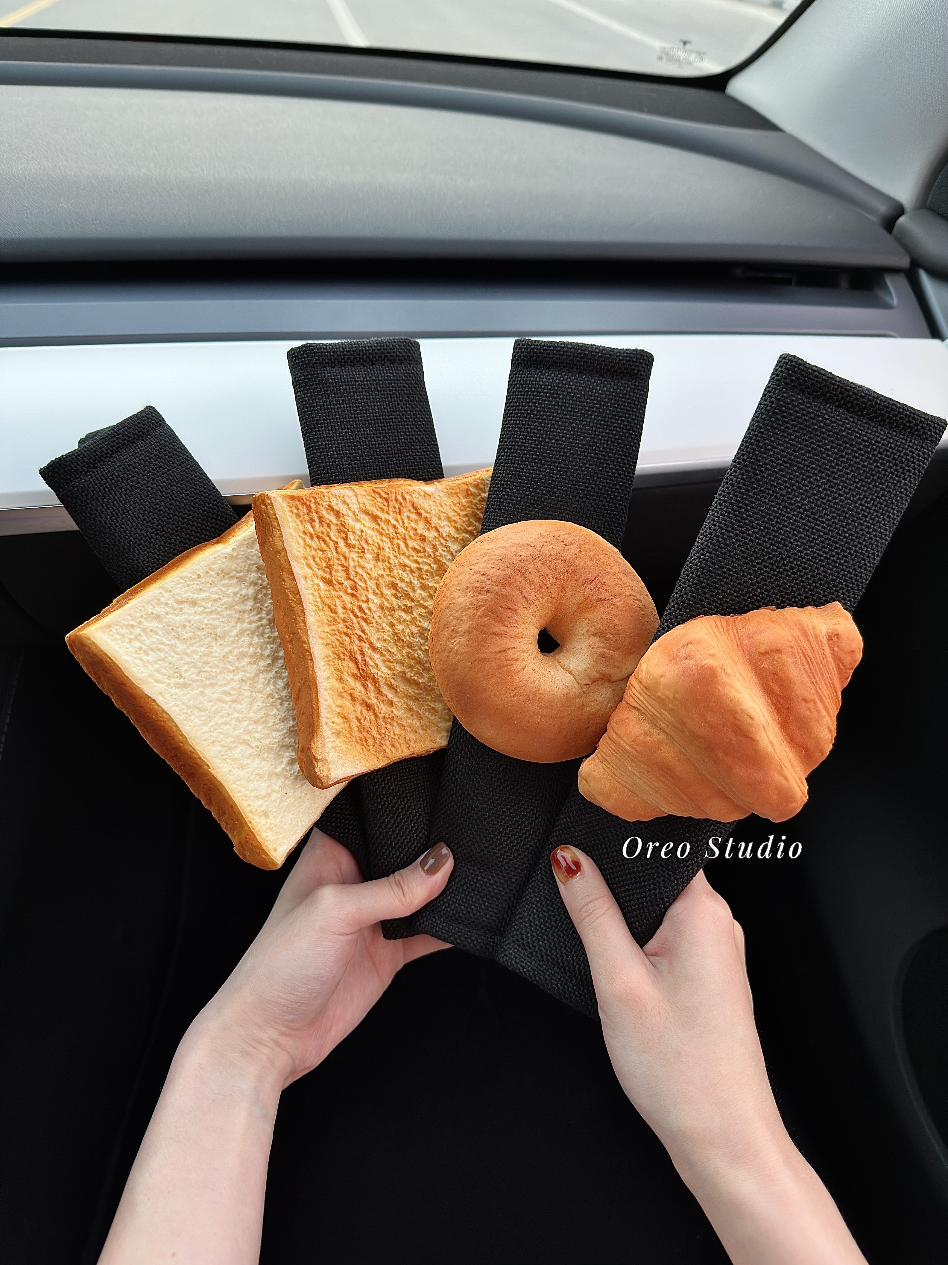 Oreo Hand for original bread Seatbelt guard shoulder jacket buffalo Bull Toast on-board Flax Emulation Decompression-Taobao