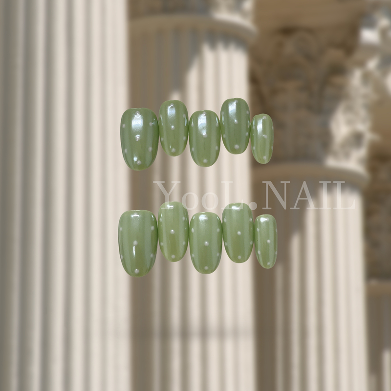 【A Touch of Matcha】Handmade Green Polka Dot Short Nail Stickers French Style Whitening Nail Tips