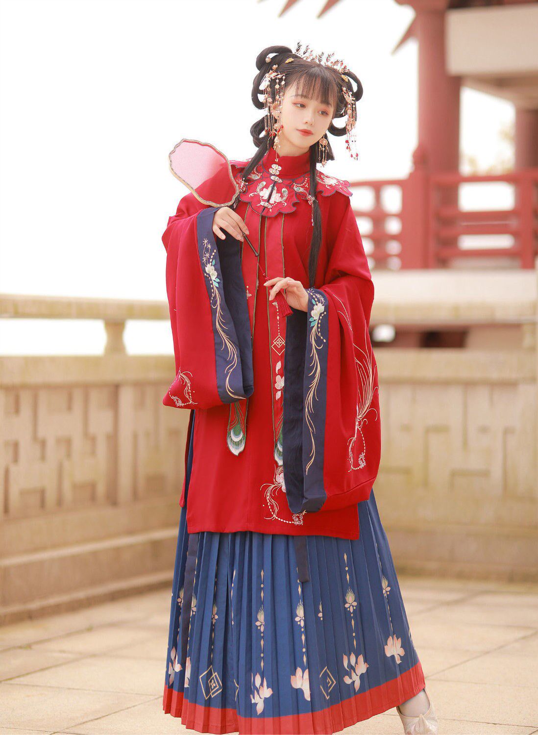 Ming Dynasty Hanfu winter style (Qidu) women's Chinese style stand-up collar long coat embroidered cloud shoulders waist-length pleated skirt autumn and winter complete set
