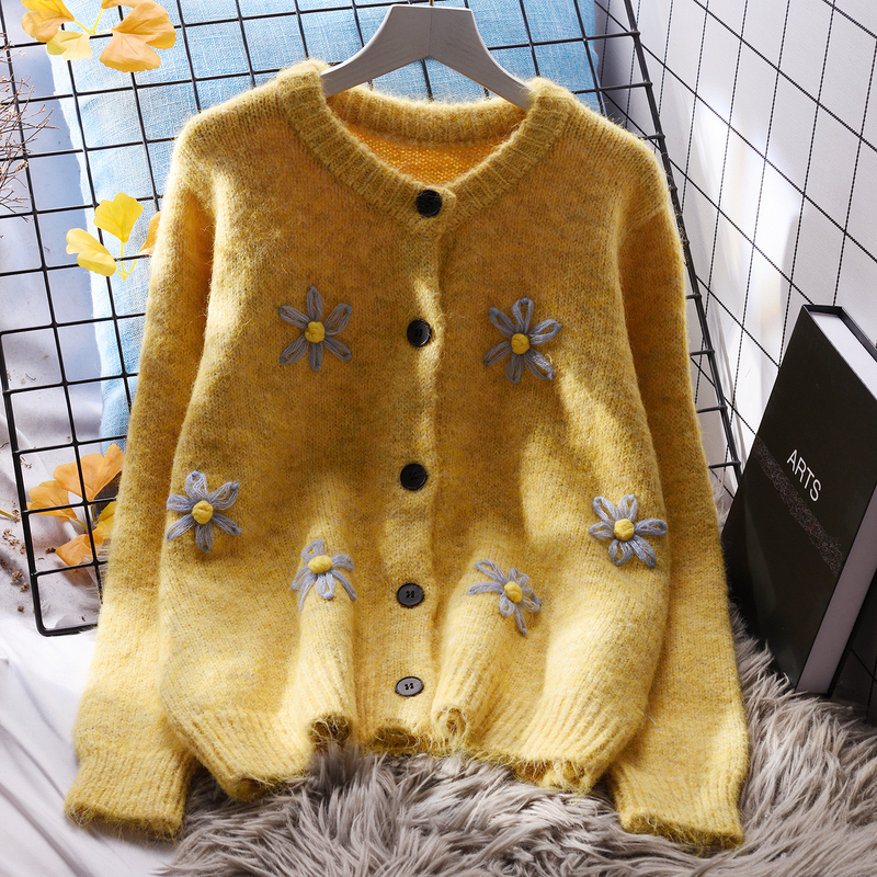 Embroidered Round-Neck High-End Sweater Jacket for Women, Loose Fit, Autumn New Style, Yellow, Sweet Japanese-Style Knitted Cardigan