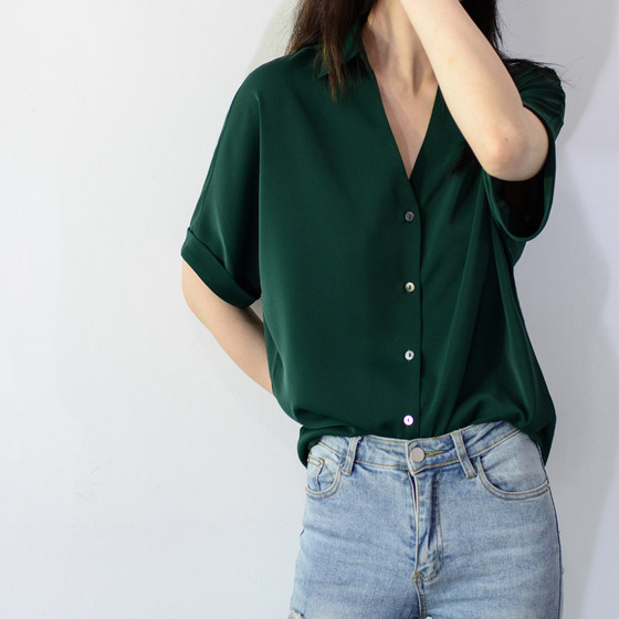 TRR exclusive fashion dark green skin-whitening loose blouse V-neck slimming short-sleeved top summer new