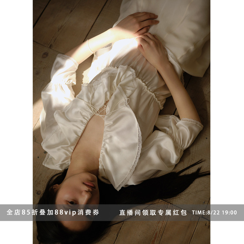 Commuse Memory『Rime Ballad』Elegant Ruffled Lace V-Neck Shirt Silk Top Commuse Memory『Rime Ballad』Elegant Ruffled Lace V-Neck Shirt Silk Top