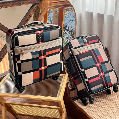 米格堡 Вместительный и большой чемодан