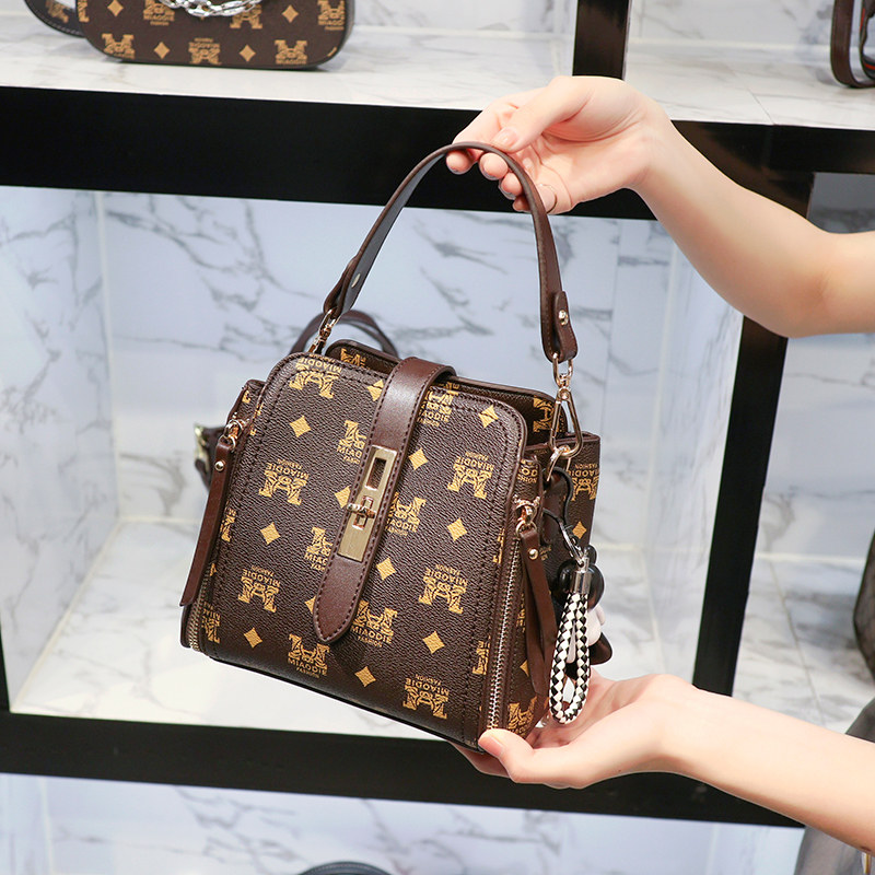 European Station Package Women's Package 2022 Fall Lady Bucket Bag Texture Foreign Pie single shoulder bag 100 hitch cross-pack