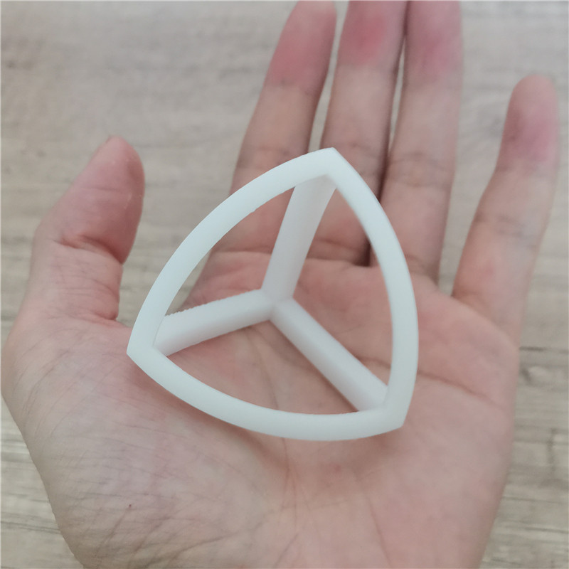 3Dプリントされた中空のルロイ三角形、マイスナー・ルロイ四面体オーナメント（教育展示および科学博物館の幾何学用）