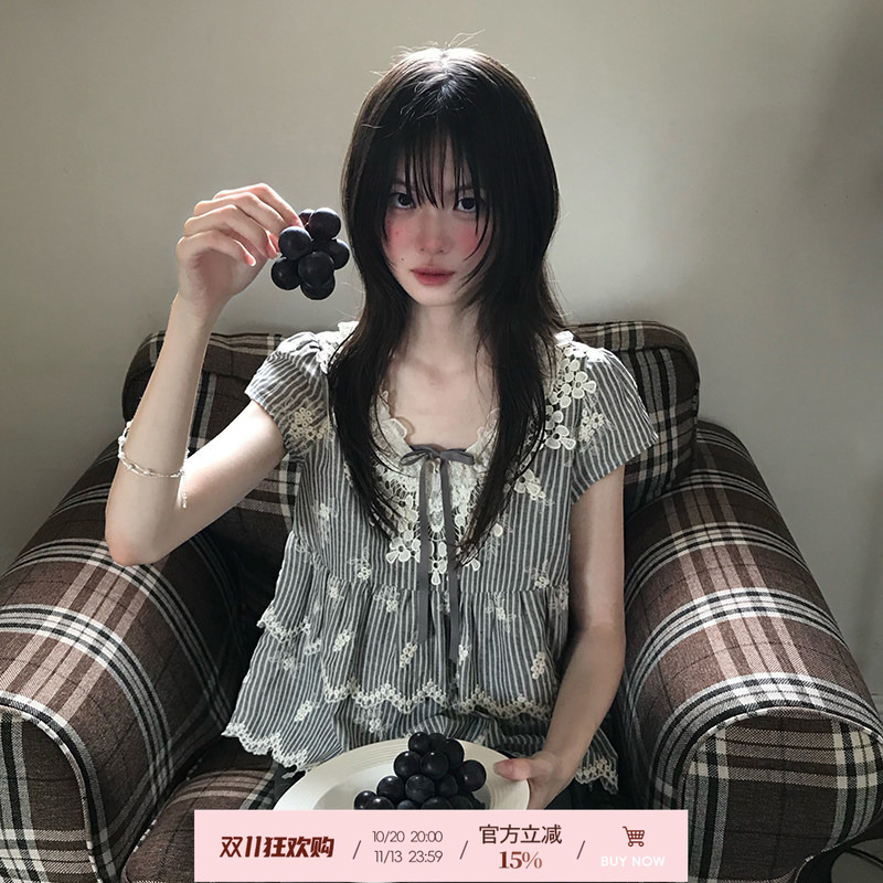 Cheese Day【Suri Mist Gray】Retro Mori-Style V-Neck Lace Collar Shirt Summer Floral Embroidered Waist-Cinching Shirt Cheese Day【Suri Mist Gray】Retro Mori-Style V-Neck Lace Collar Shirt Summer Floral Embroidered Waist-Cinching Shirt