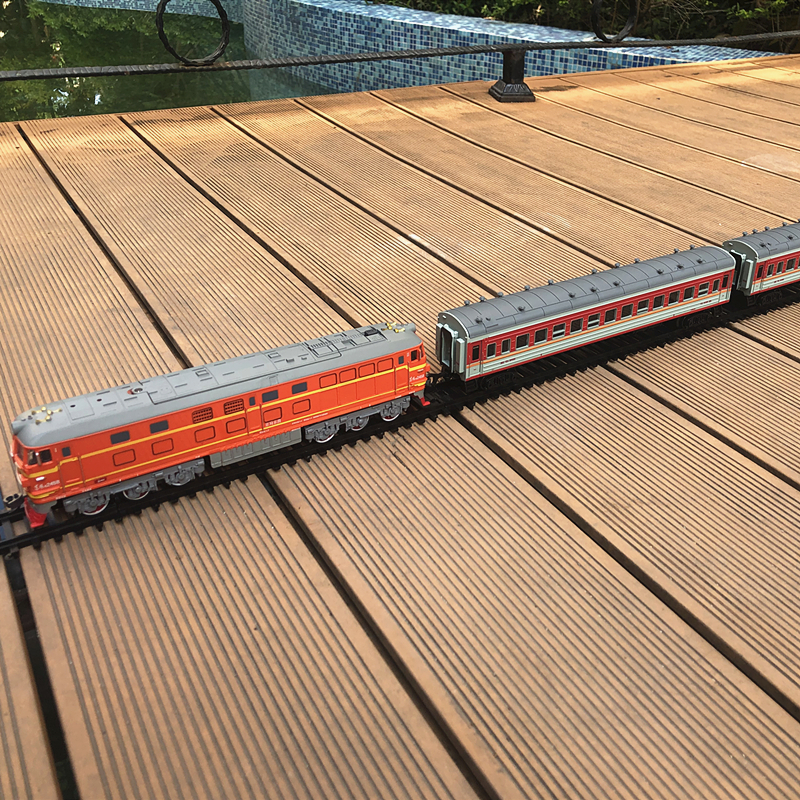 Ultra-long train toy track green leather Dongfeng 4B high-speed rail electric track children's air-conditioned carriage can open the door to illuminate