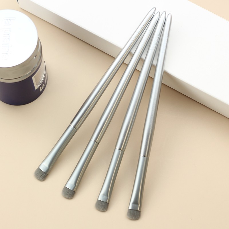 Moonlight eye shadow brush female makeup brush portable single eyelid brush beginner eye tail pressure lying silkworm brush smoked brush