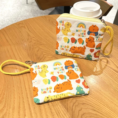 Милая маленькая портативная гигиеническая прокладка, маленькие салфетки, помада, сумка-органайзер, Южная Корея