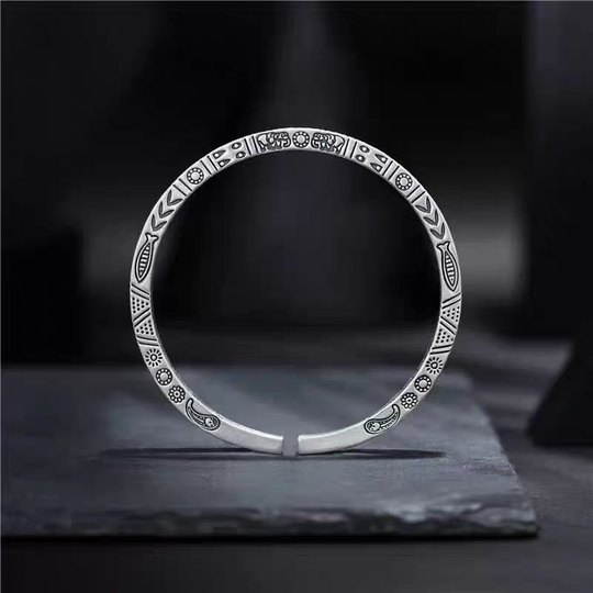 新款民族风小众设计图腾手镯