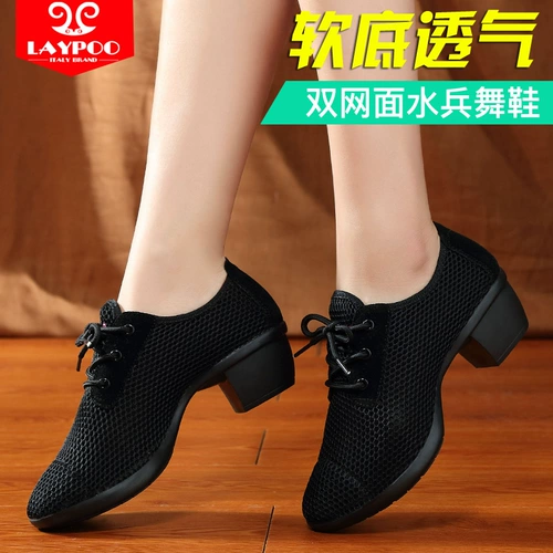 В осенних танце