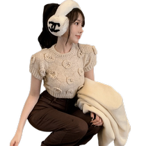 Fashionable three-dimensional flower sweater for women with unique design warm inner layer for age reduction short knitted sweater hollow top in winter
