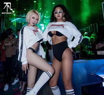 Bar gogo metal blindface acting out sexy bikini summer ice cream Seven colorful tandem caps Reveal Back Suit 