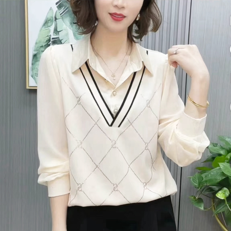 2026 Fashionable Spring and Autumn New Long-Sleeved Thin Shirt with a Fake Two-Piece Design, Stylish Middle-Aged and Elderly Women's Clothing, Trendy Mom's Wear