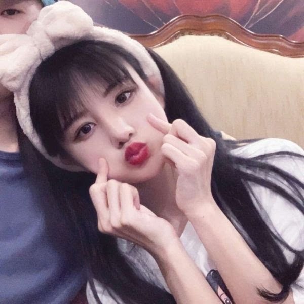 大童女孩服饰的LOGO